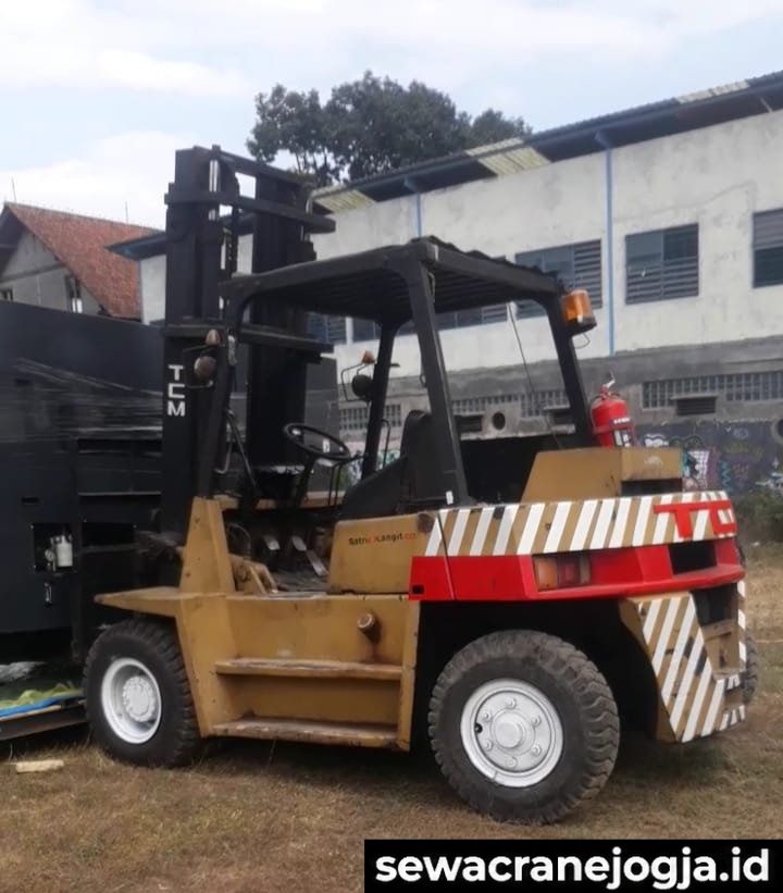 Sewa Forklift Jogja untuk kebutuhan proyek, pergudangan, pabrik, dan bongkar muat oleh Tibo Urip Mulyo