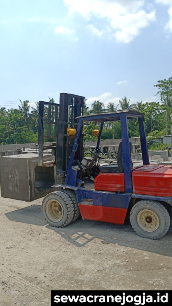 Sewa forklift berbagai kapasitas di Jogja